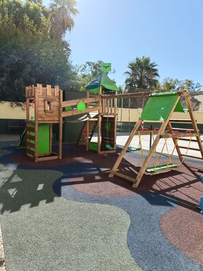 Children’s area - Charming and bright apartment with children's playground (Jerez de la Frontera)