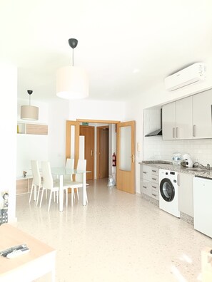 Interior - Charming and bright apartment with children's playground (Jerez de la Frontera)