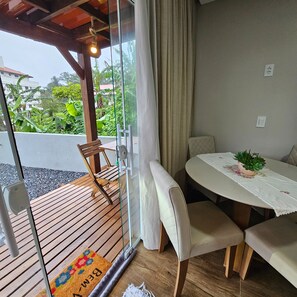 Dining - A retreat for couples, just 1 minute from Bombinhas Beach. (Bombinhas)