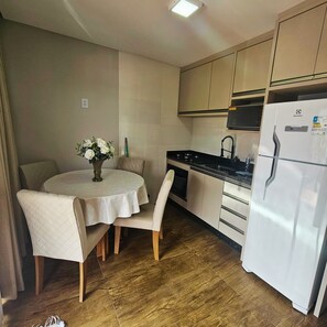 Dining - A retreat for couples, just 1 minute from Bombinhas Beach. (Bombinhas)