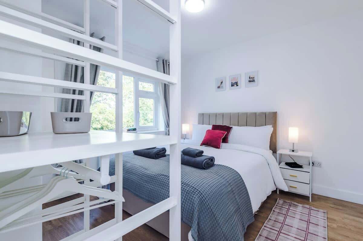 Iron/ironing board, travel cot, free WiFi, bed sheets