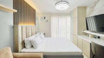 Iron/ironing board, bed sheets