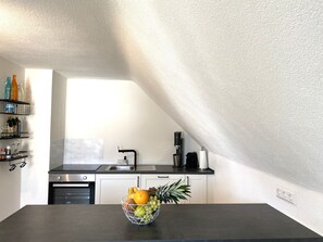 Coffee/tea maker, fridge, oven, stovetop - Modern feel-good apartment in the Illertal (Dettingen an der Iller)
