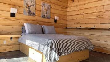 Een strijkplank/strijkijzer, wifi, beddengoed