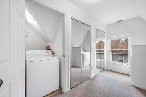 June’s Penthouse: centrally located, downtown, airport, WPI, UMASS