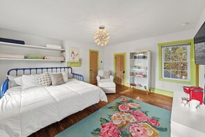 3 bedrooms, travel cot, WiFi, bed sheets