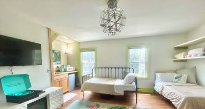 2nd Story Suite Historic Home, walk to Dogfish Head!