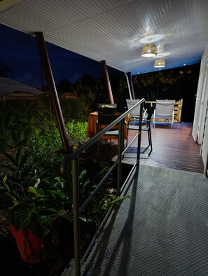 Terrace/patio - Enjoyable bungalow with AC in charming Sainte-Rose (Sainte-Rose)