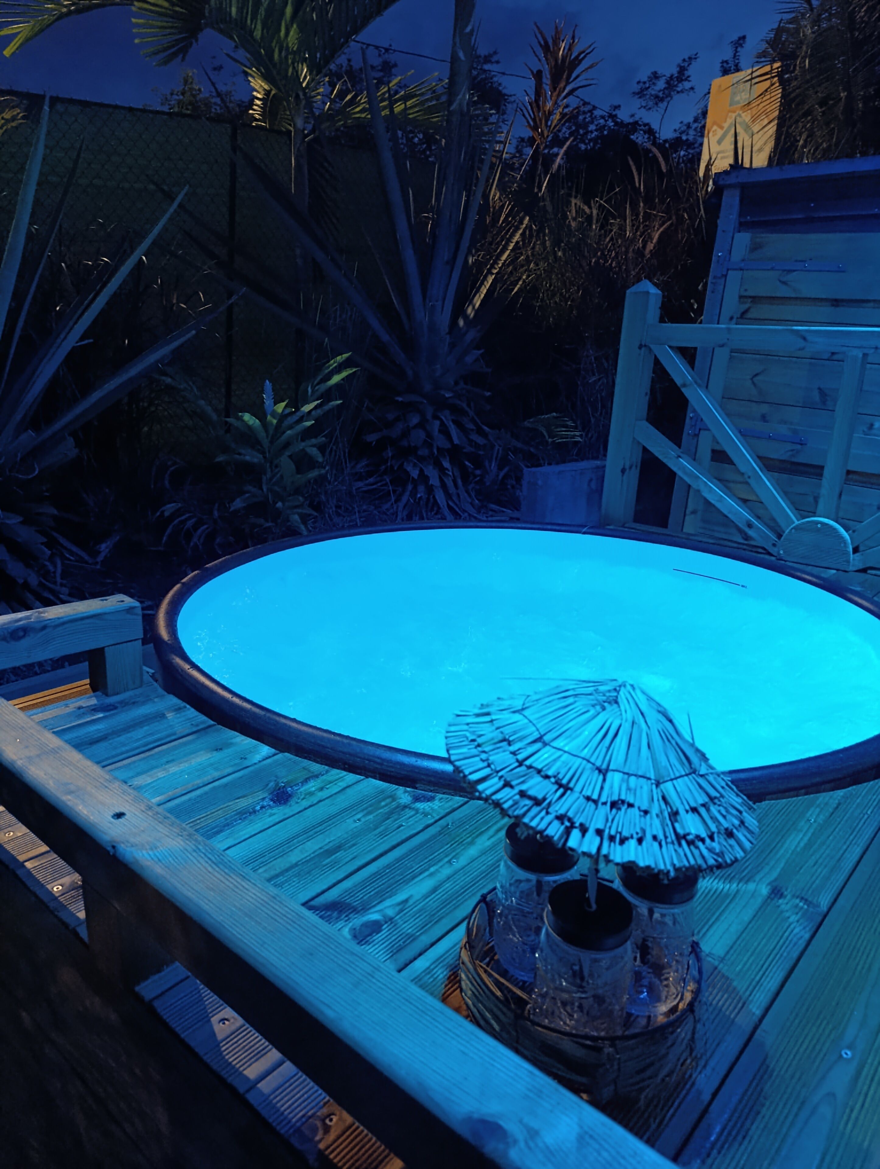 Tina de hidromasaje al aire libre