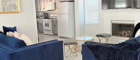 Televisión y chimenea