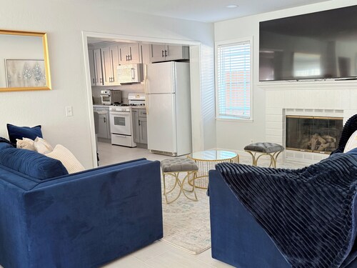 4-bedroom house in phenomenal San Diego!
In a quiet and peaceful neighborhood.