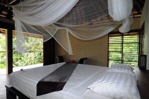 2 bedrooms, bed sheets - Koyao Sunrise - Tropical Garden Bungalow with 2 Bedrooms (Tambon Ko Yao Noi, Amphoe Ko Yao)