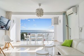 TV - Beachfront Stay – Perfect Central Location in Nerja (Nerja)