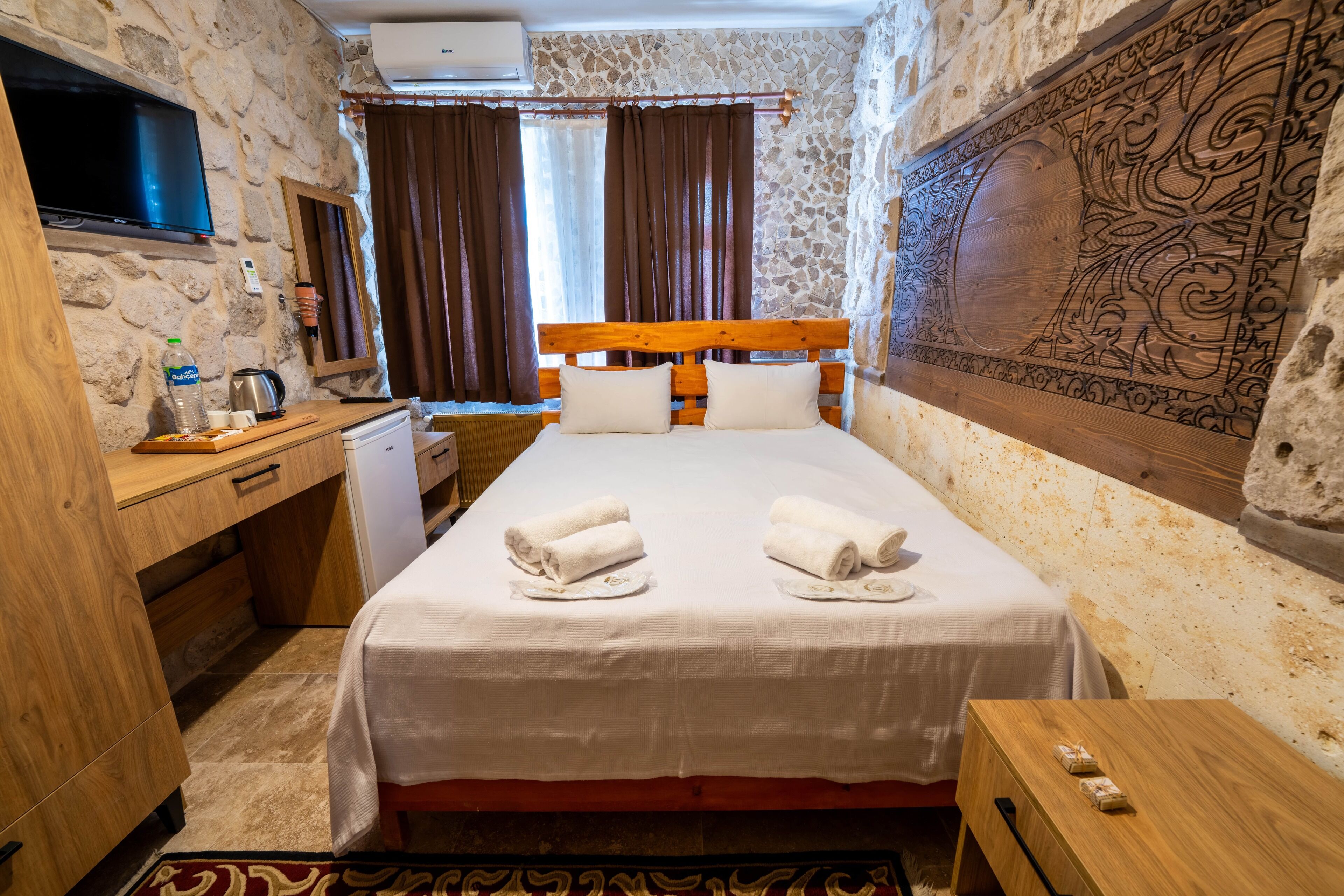 Superior Double or Twin Room, Mountain View | Minibar, desk, iron/ironing board, free cribs/infant beds