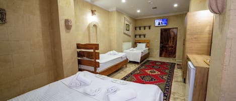 Quadruple Room | Minibar, desk, iron/ironing board, free cribs/infant beds