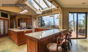 Fridge, microwave, oven, stovetop - Luxury Retreat with Bay Views on 2.5 Acres (Bayside)