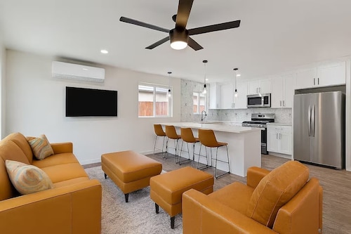 Enchanting 3-bedroom house with AC in El Cajon