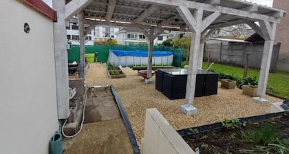 Kwé Vanie" house in town center, quiet for family relaxation