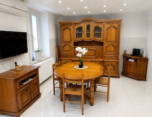 Dining - "Kwé Vanie" House (sleeps 8–9), in a quiet location perfect for relaxing with the family (Bouzonville)