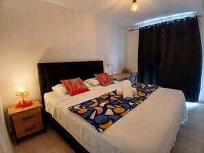 2 chambres, bureau, fer et planche à repasser, accès au Wi-Fi (inclus)