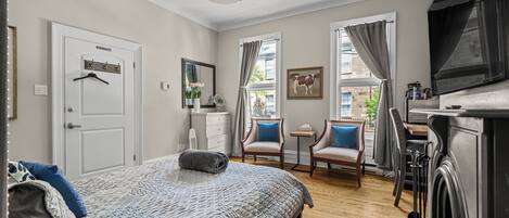 Estudio Deluxe, vistas a la ciudad | Ropa de cama de alta calidad, minibar, decoración individual