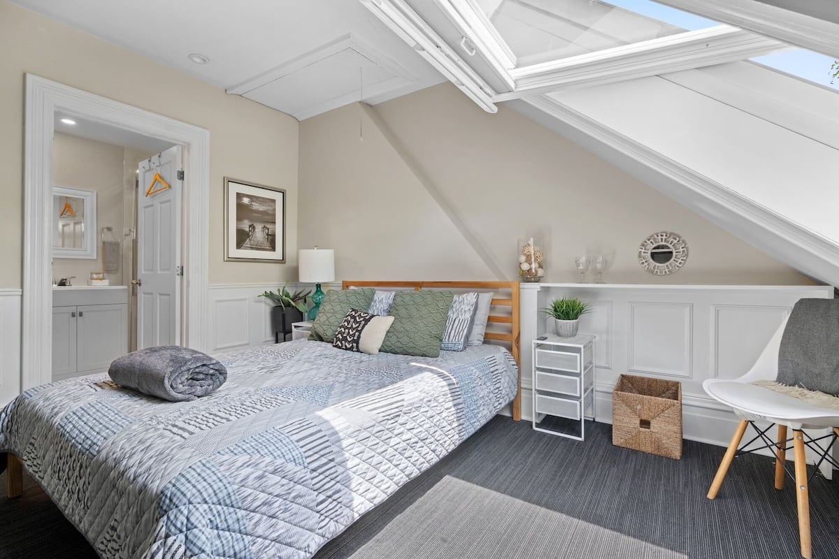 Aft Castle | Laptop workspace, iron/ironing board, free WiFi