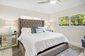 Desk, iron/ironing board, travel cot, WiFi - Villa Maya | Private Neighborhood | Close to Beach (Fort Lauderdale)