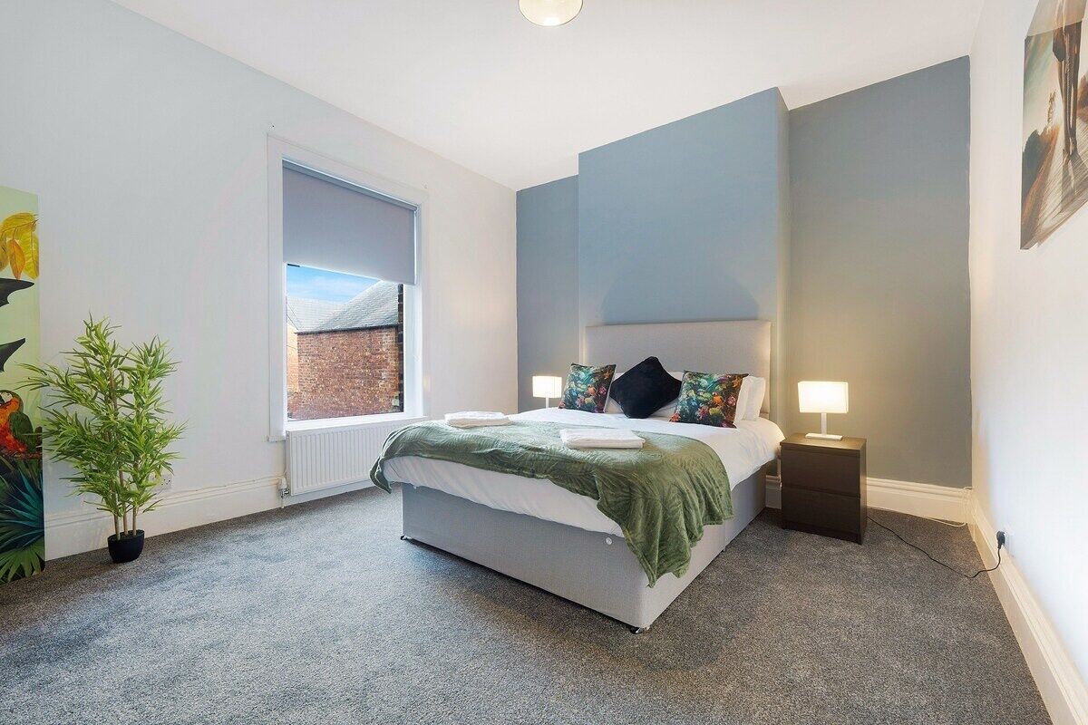 5 bedrooms, internet, bed sheets