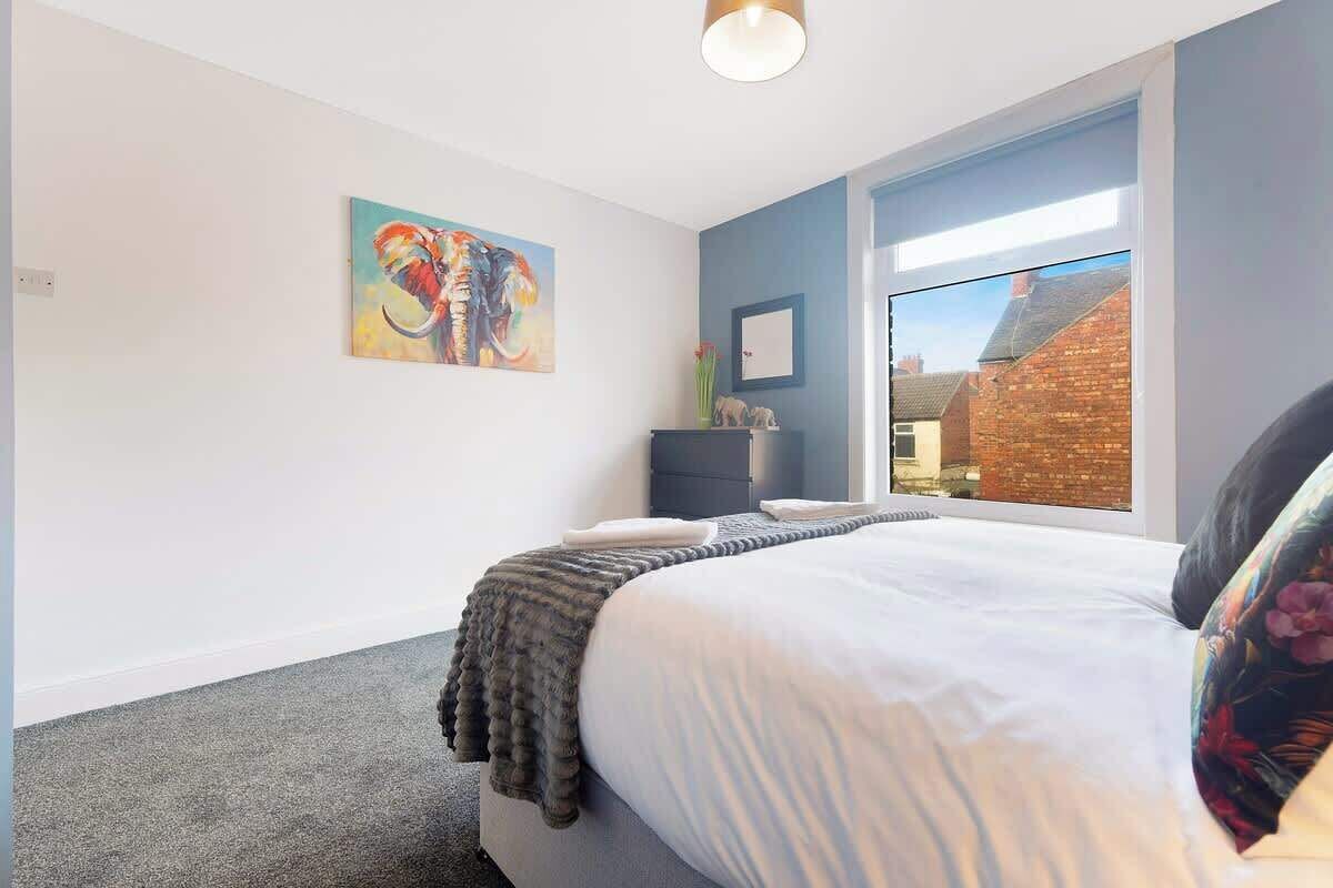 5 bedrooms, WiFi, bed sheets