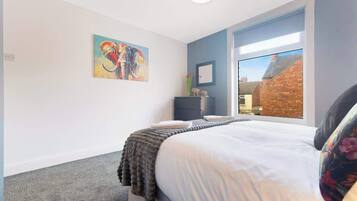 5 bedrooms, WiFi, bed sheets