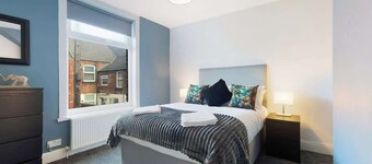 New! 5BR in Queen Street