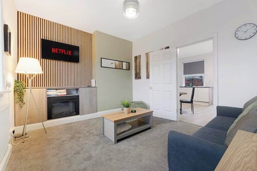 Cosy 2BR Apartment | Sleeps 4 | by Stay With Us
