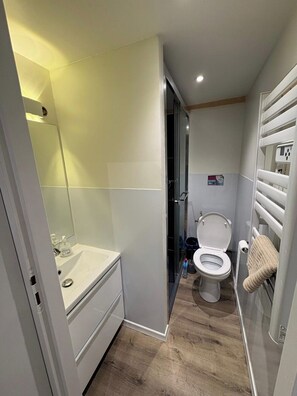 Unclassified image, 3 of 8, button - Cervin Cosy 2 CH | A/C Parking | Hikes and Spa (Allevard)