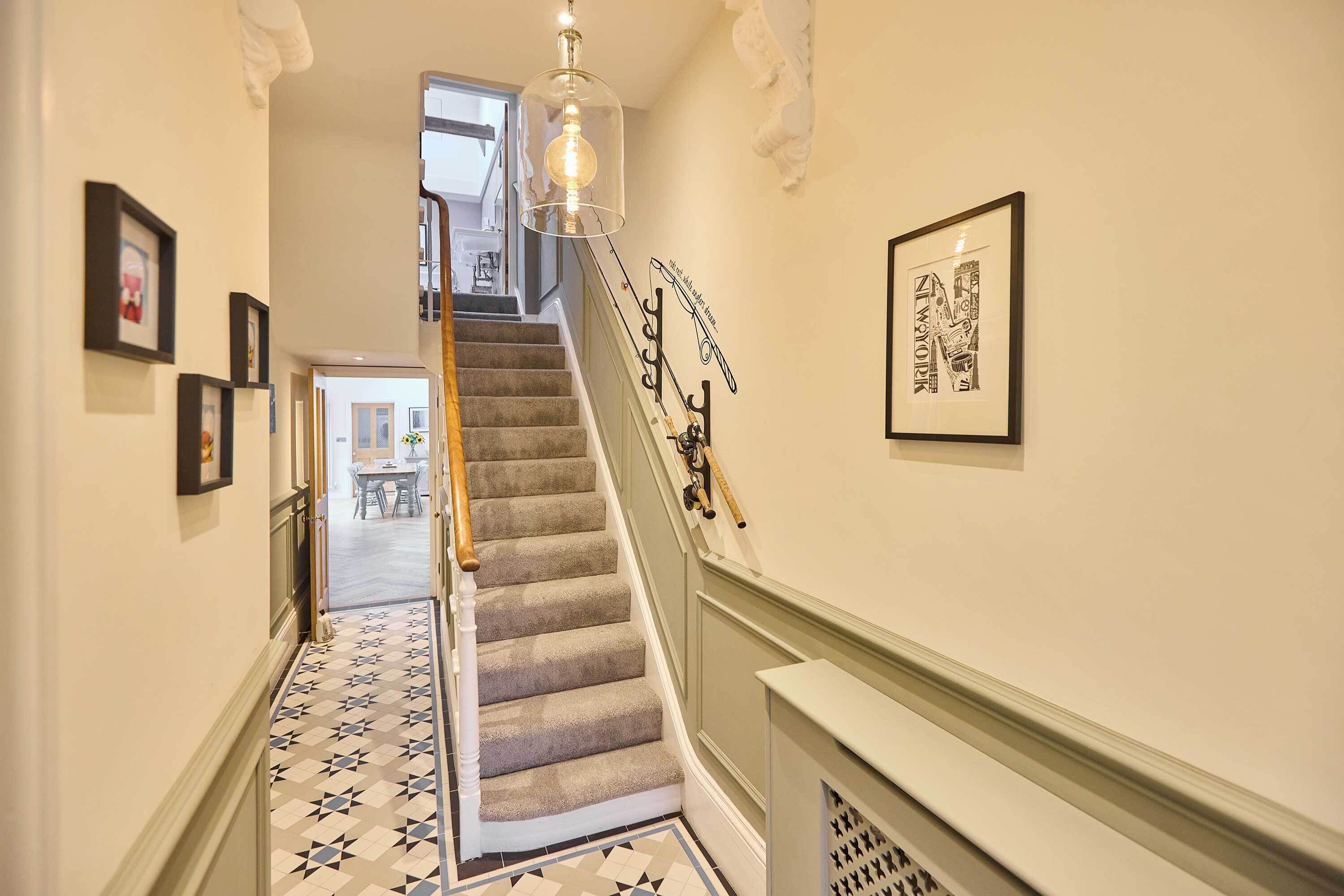 House | 4 bedrooms, desk