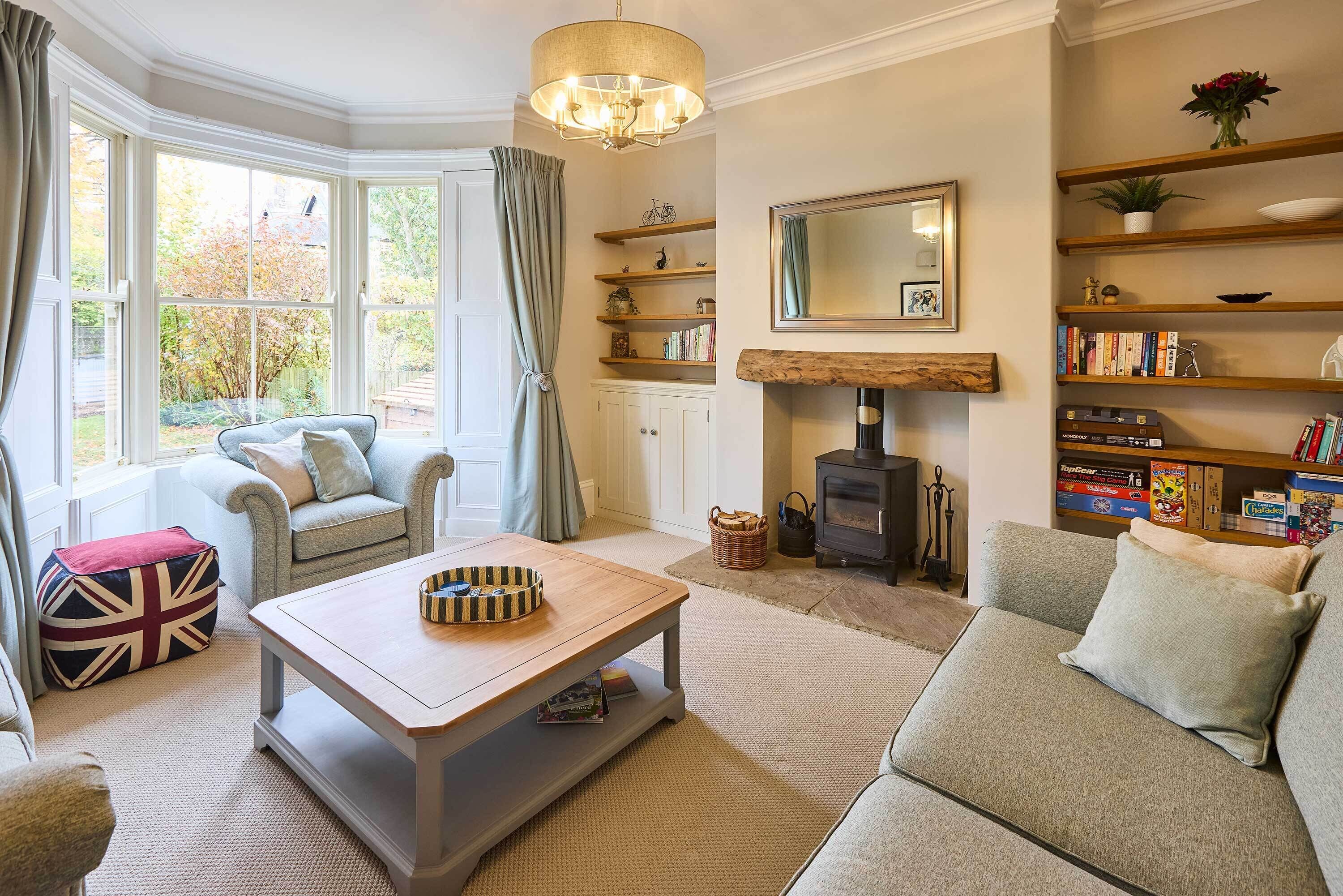 House | 4 bedrooms, desk