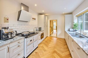 4 bedrooms, desk - Host Stay Hextol Retreat (Hexham)