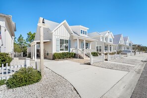 Exterior - 3BR Beach Retreat/Pool/Trails+5 Min Walk to Beach/State Park (Orange Beach)