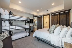 2 habitaciones, tabla de planchar con plancha, internet y ropa de cama 