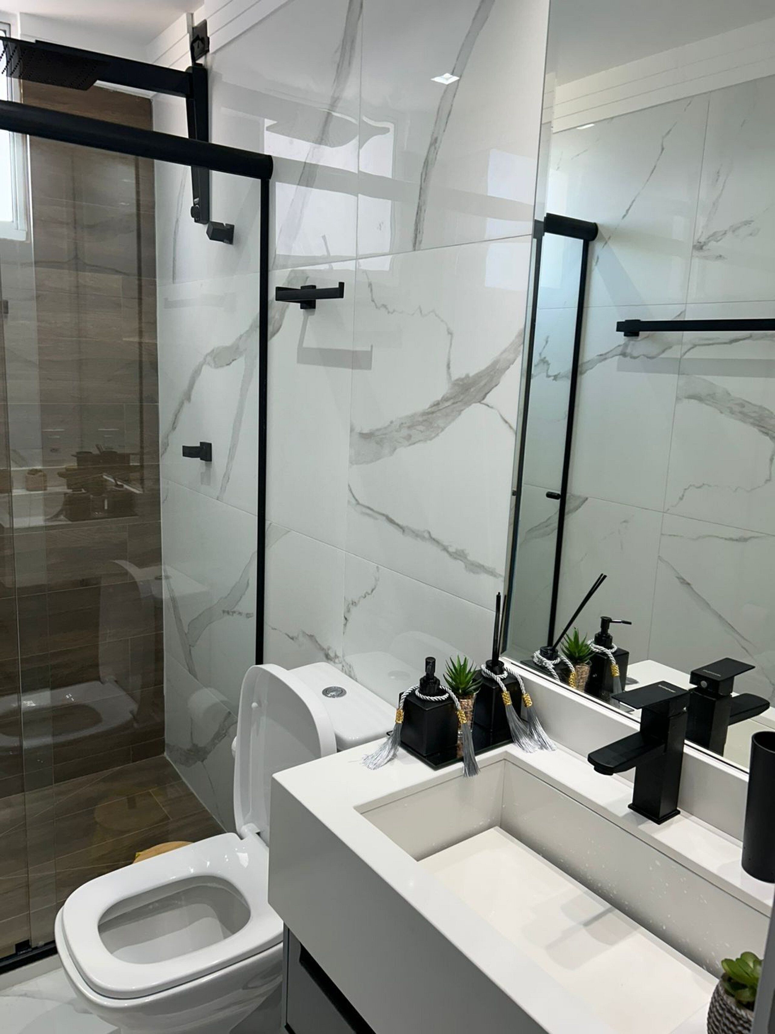 Basic Apartment | Bathroom | Shower, hair dryer, towels, soap