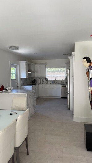 Fridge, microwave, oven, stovetop - Cozy 2-Bedroom Home Surrounded by Nature & Serenity in West Palm Beach (West Palm Beach)