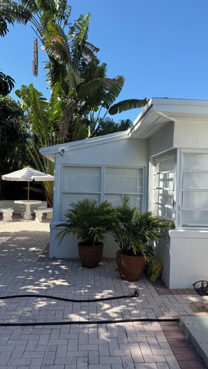 Terrace/patio - Cozy 2-Bedroom Home Surrounded by Nature & Serenity in West Palm Beach (West Palm Beach)
