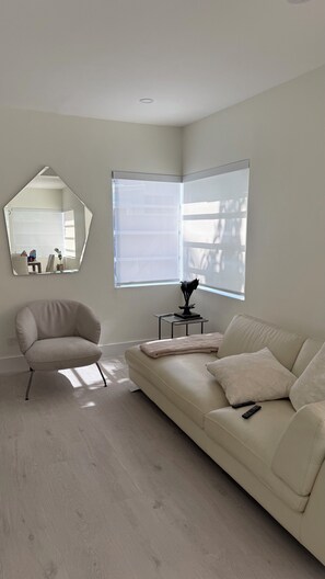 Smart TV, stereo - Cozy 2-Bedroom Home Surrounded by Nature & Serenity in West Palm Beach (West Palm Beach)