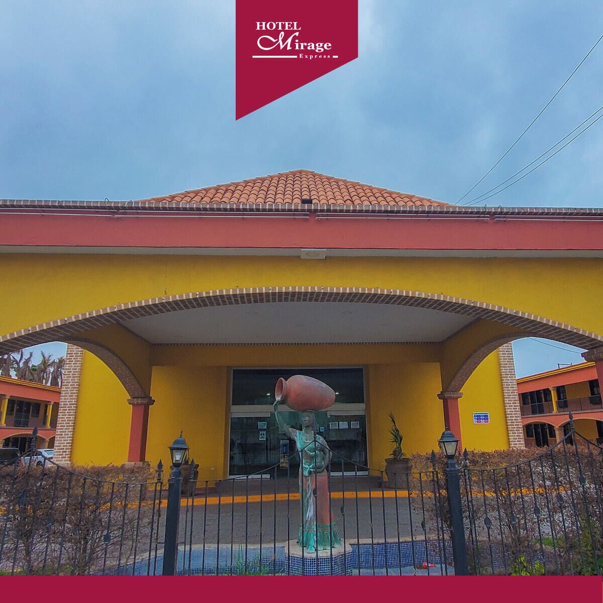 Vista frontal de la propiedad