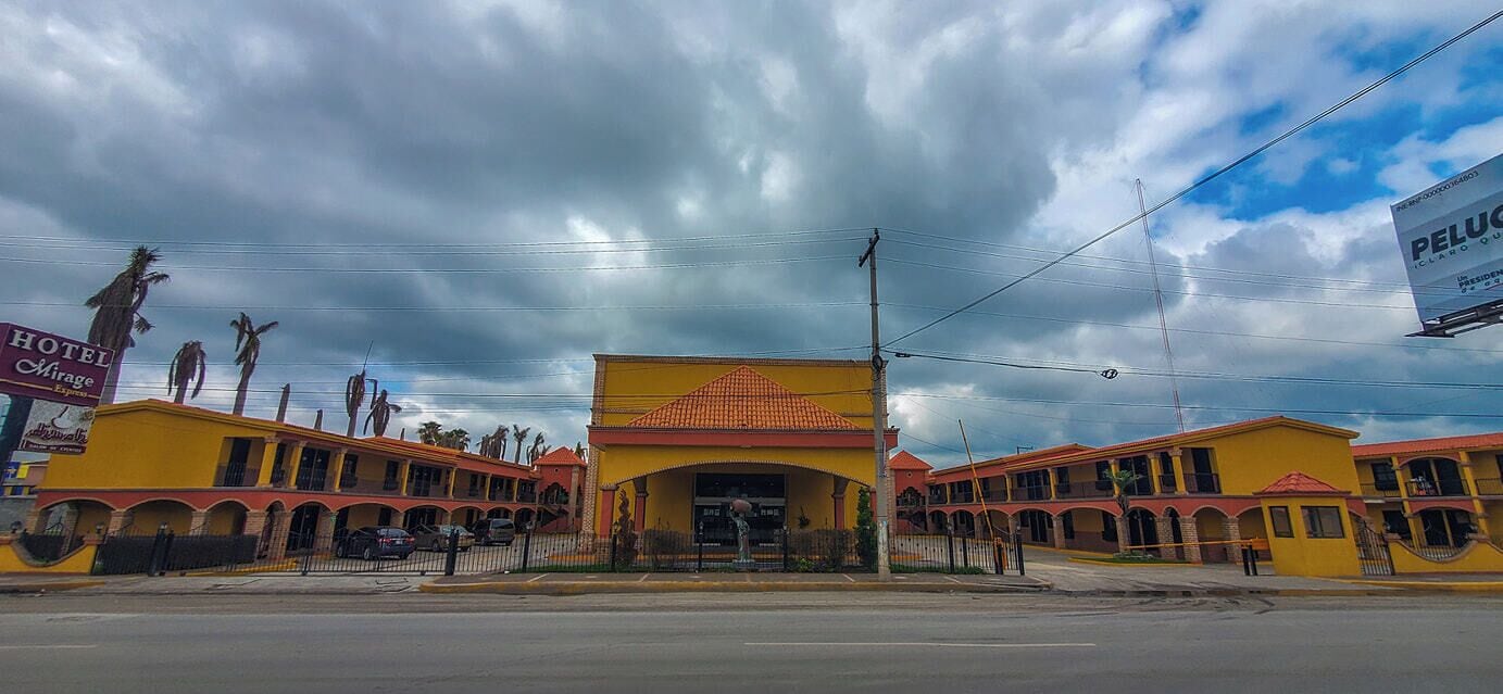 Vista frontal de la propiedad