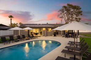 Outdoor pool, a heated pool - 5 Bedroom with Heated Pool / Fire Pit / with MASSIVE Backyard in Paradise Valley (Phoenix)