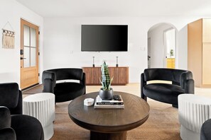 Interior - 5 Bedroom with Heated Pool / Fire Pit / with MASSIVE Backyard in Paradise Valley (Phoenix)