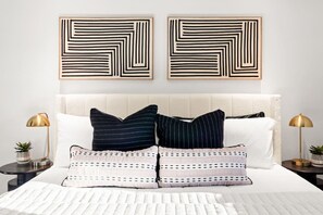 5 bedrooms, iron/ironing board, travel cot, free WiFi - 5 Bedroom with Heated Pool / Fire Pit / with MASSIVE Backyard in Paradise Valley (Phoenix)