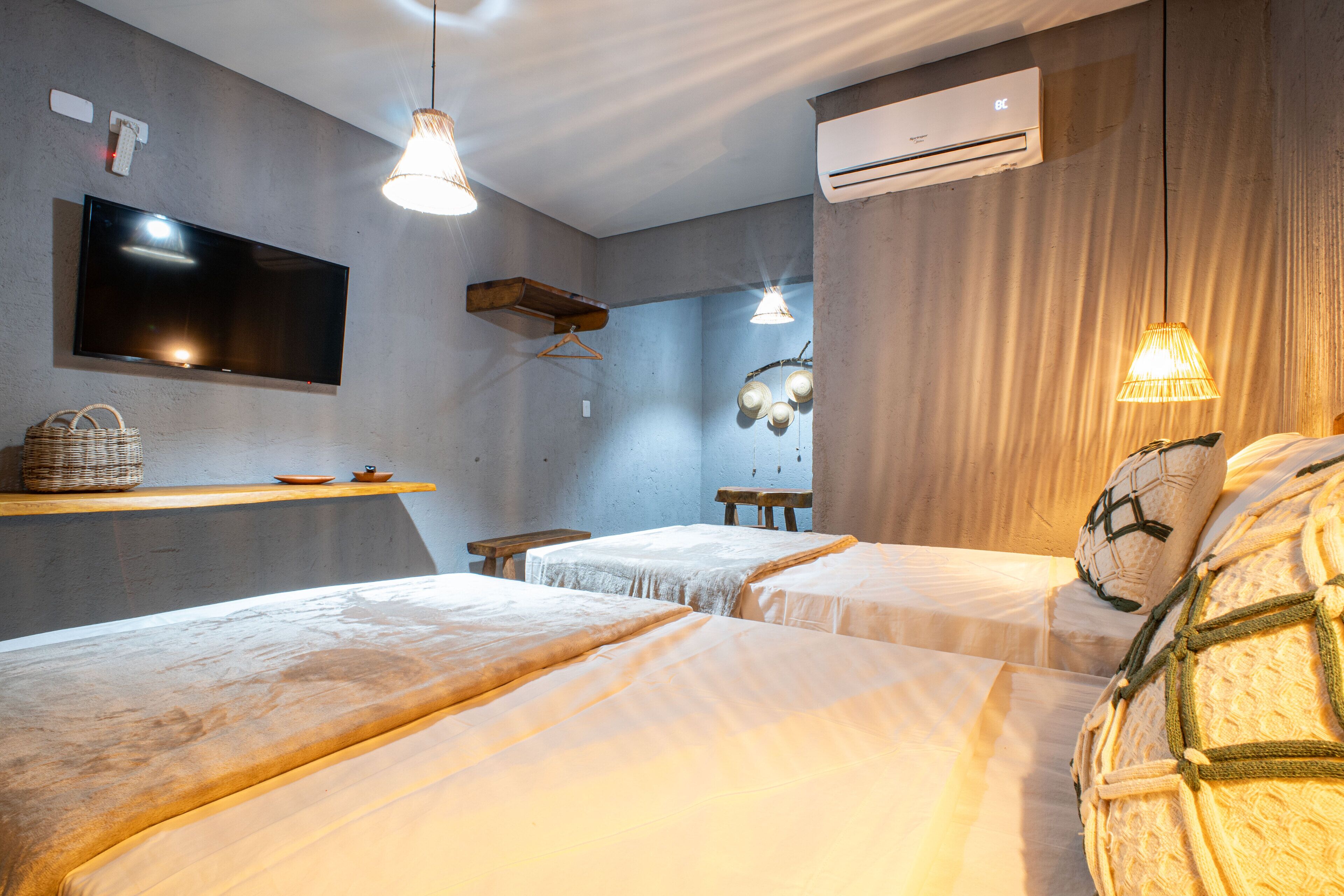 Standaard Twin kamer, uitzicht op zwembad | Een minibar, een kluis op de kamer, gratis wifi