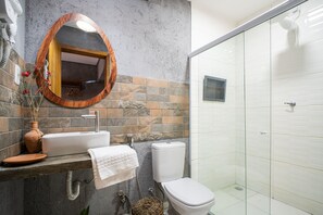 Ducha, artículos de tocador gratuitos, toallas, jabón