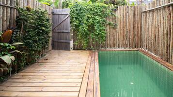 8 piscinas al aire libre